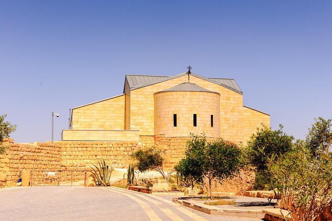 7-Night Best of Jordan Tour:Jerash, Dead Sea, Petra,Wadi Rum,and Aqaba Overnight - Wadi Rum by 4x4: the Valley of the Moon feeling in two hours