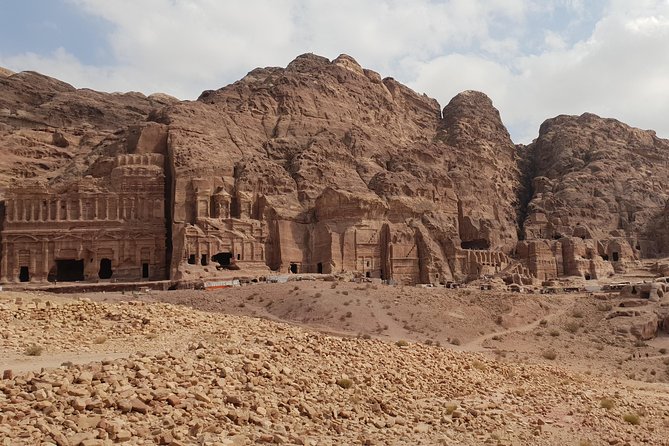 Amman and Aqaba airport lift to Petra and Wadi Rum - Pickup comfort: air-con, WiFi, and a ride that stays focused