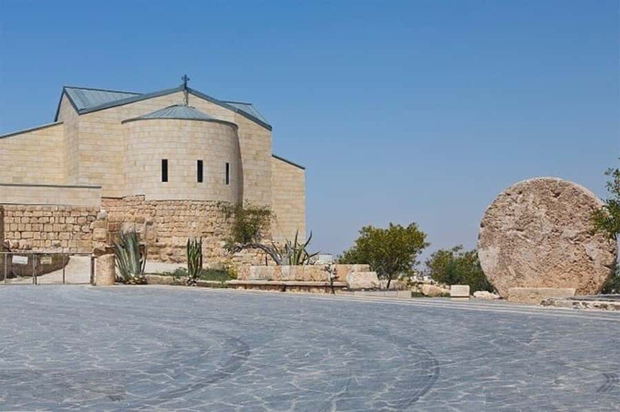 Amman: Private Half-Day Tour to Madaba & Mount Nebo - Madaba on foot: photos, shopping, and the small-town rhythm