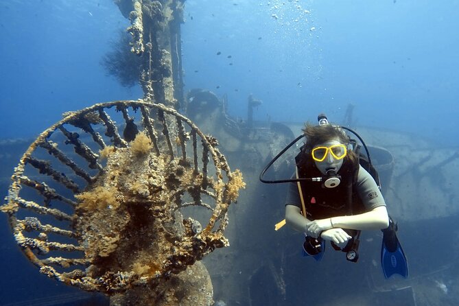 Boat Dive 2 Guided Dives with Lunch Included wreck dive&reef dive - On-Board Comfort: Lunch, Drinks, Towels, and the Little Extras