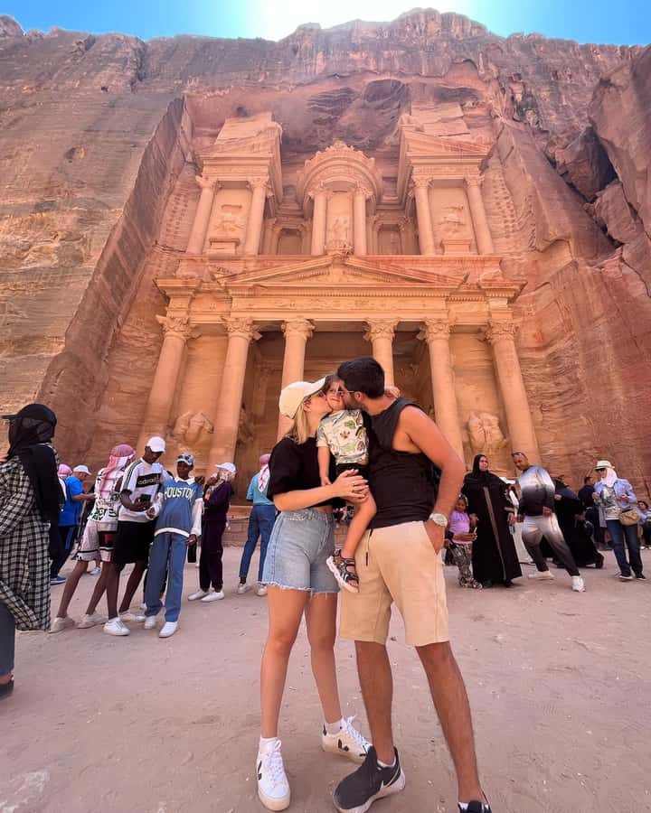 From Amman: Full-Day Private or Group Tour to Petra - Entering Petra through the Siq and hitting Al-Khazneh