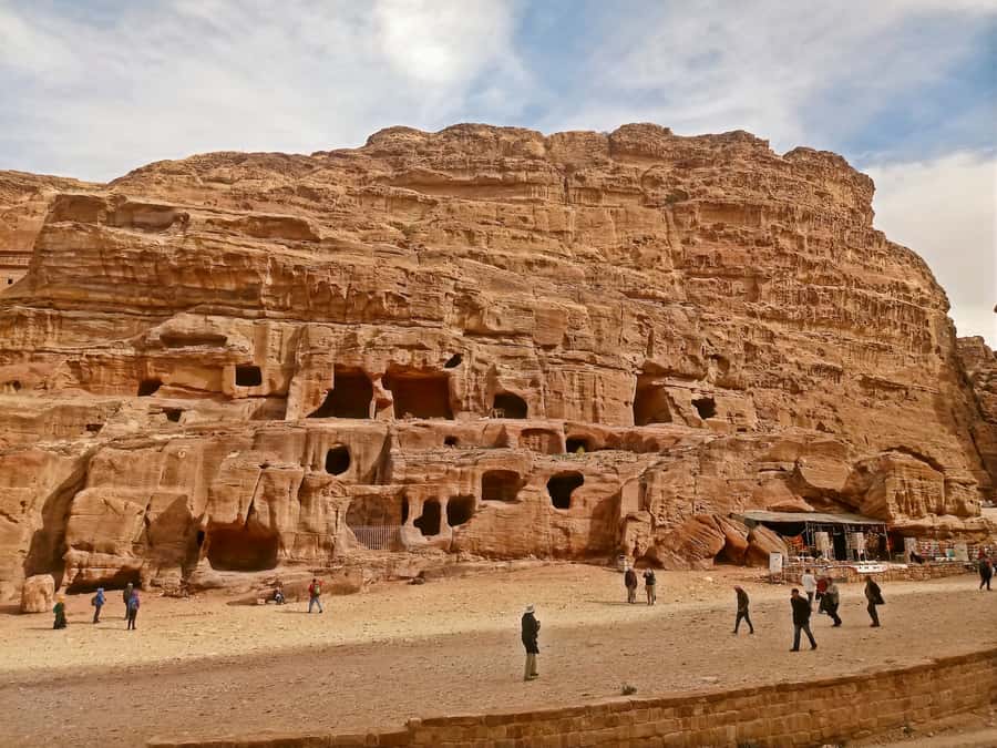 From Eilat: Petra Guided Full-Day Trip with Lunch - The guide experience in English or Spanish, and why it matters