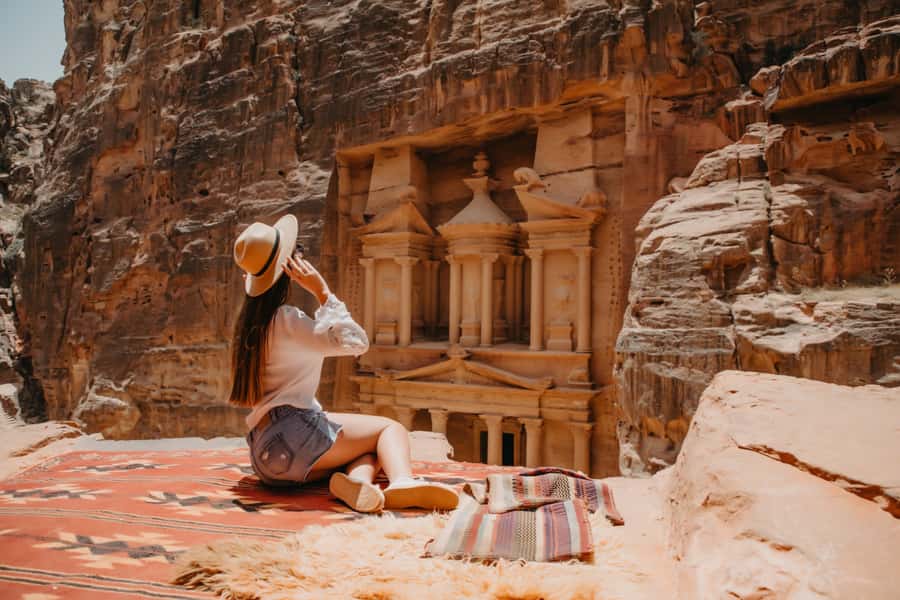 From Eilat: Petra Tour with Transfer and Lunch - Entering Petra: Siq Walk to Al-Khazneh With a Licensed Guide