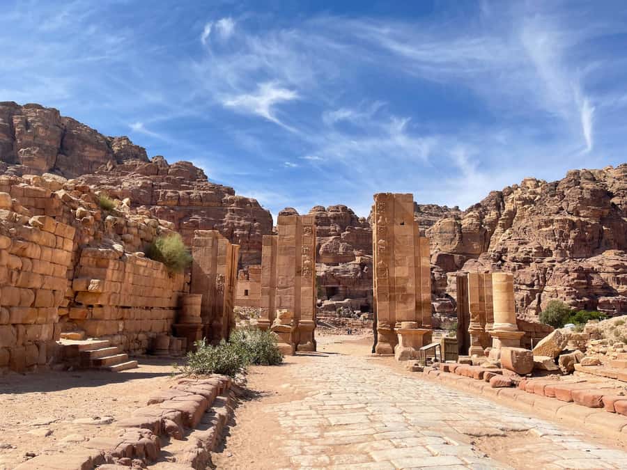 From Tel Aviv: Guided Day Trip to Petra with Lunch - Royal Tombs and Petra Theater: the rest of the story beyond one photo