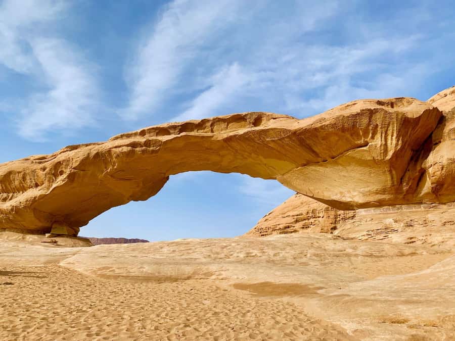From Tel Aviv: Petra & Wadi Rum Glamping 2-Day Tour - Tel Aviv to Jordan by bus, border, and first glimpses