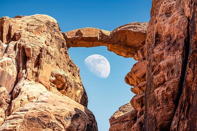 Full-Day Jeep Safari "Wadi Rum Highlights!" w/ Bedouin Lunch - Springs, Rock Inscriptions, Canyons, and Dunes in One Day