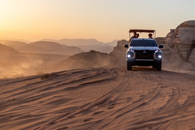 Full Day Jeep Tour + Night Under the Stars - Little Arch and Lawrence’s House: Short Stops, Big Character