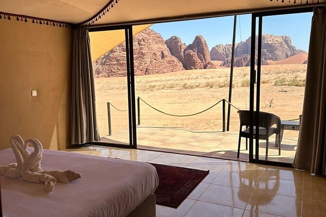 Full-Day Jeep Tour & Sleep in Luxury Tent with private Bathroom - Khazali Canyon and rock art you can actually read