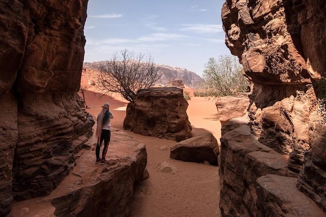 Full Day Jeep Tour with Overnight in beduin Camp Stay! (All Meals Included) - Traditional fire-cooked lunch in Wadi Rum