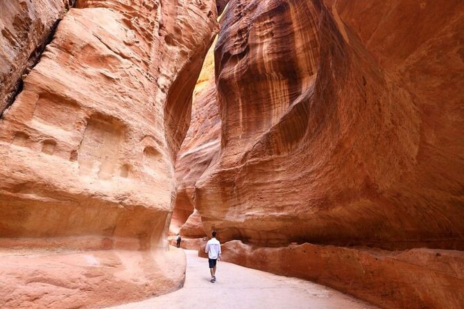 Full-Day Petra Adventure: Round-Trip Transportation from Amman - Stop 1: Siq walk, your first hour inside Petra’s canyon