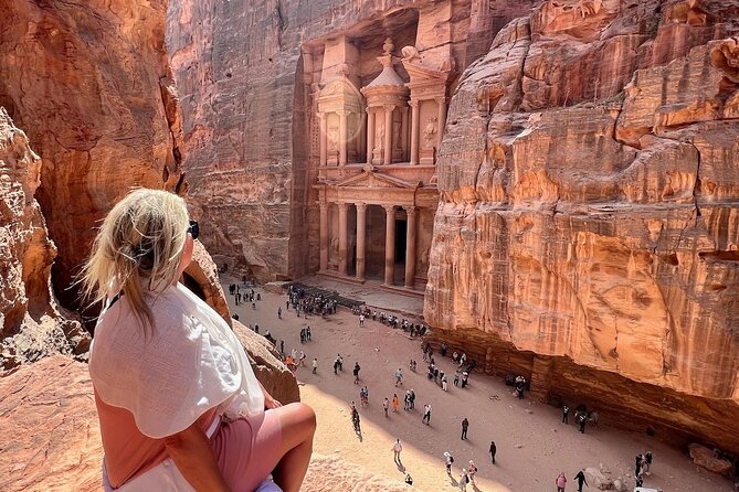 Full Day Petra Private Guided Tour - Roman Theater and Royal Tombs: seeing Petra beyond the postcard