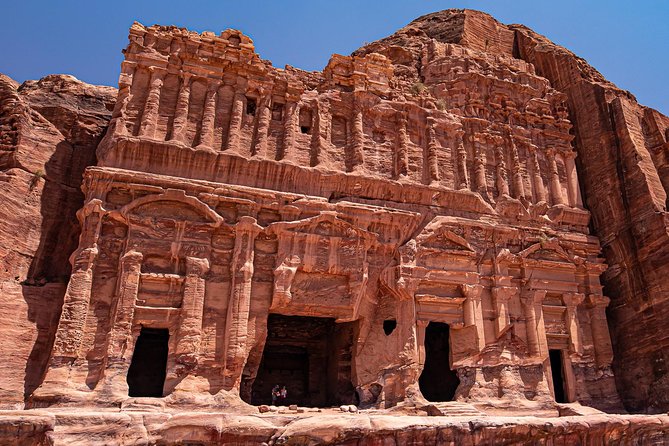 Full-Day Private Round-Trip Transfers to Petra from Amman - Walking the Siq: the entrance gorge that does the storytelling