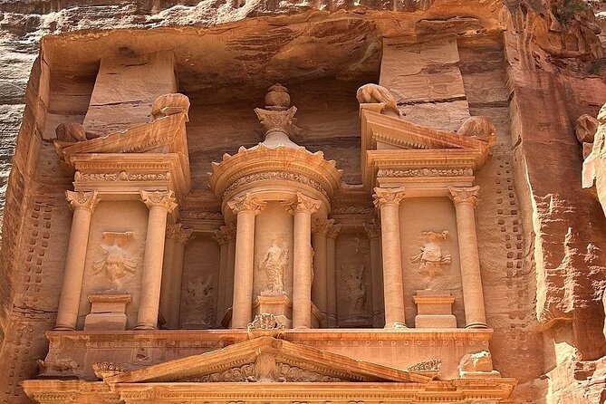 Full-Day Private Tour in Petra and Wadi Rum from Aqaba - Petra Time: From the Visitor Area to the Siq