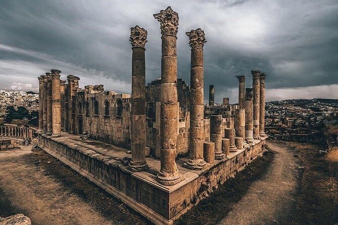 Full Day Tour Jerash, Ajloun and Umm Qais From Amman - Jerash Ruins: colonnaded streets, Hadrian’s Arch, and a Decapolis story