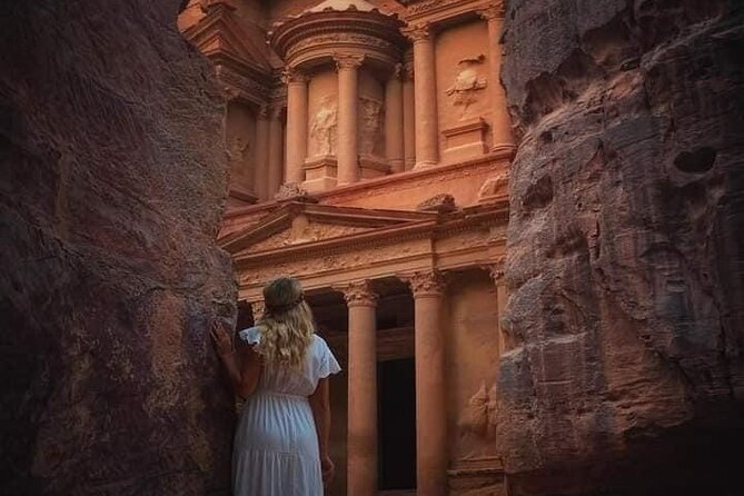 Full-Day Trip in Petra from Aqaba - Entering the Siq, where the walls close in