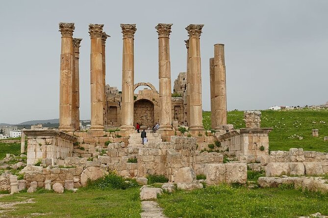 Jerash Sightseeing transportation from Amman - Temple of Artemis in 20 minutes: impressive, but choose your angle