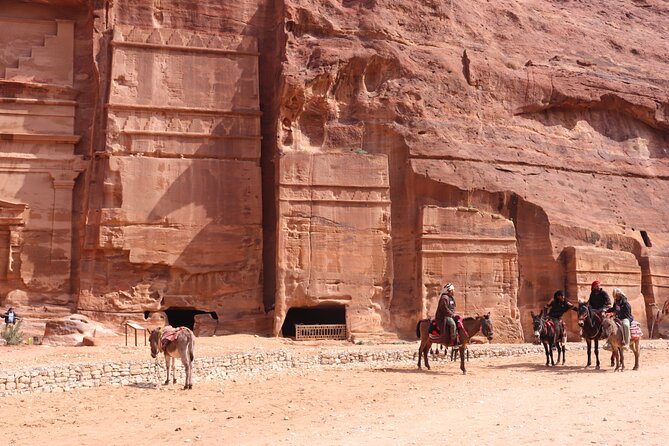 Literary tourism experience in Petra - Day 1 Plan: Wadi Musa Background and Viewpoint Reading