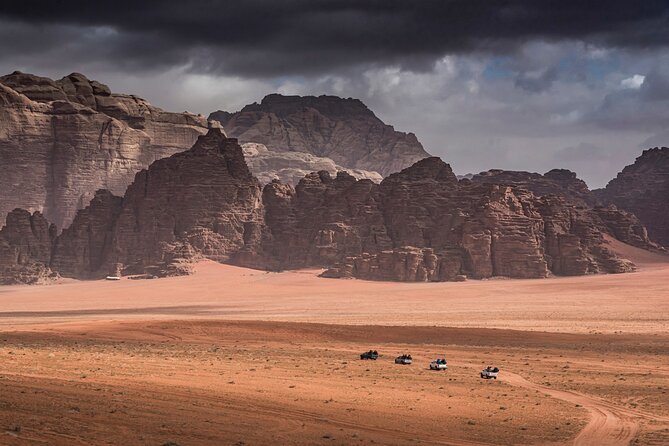 One Day Petra and Wadi Rum with Pick Up - The switch from Petra to Wadi Rum: changing scenery, same momentum