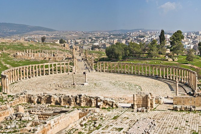 One Day Trip to Jerash & Ajloun Castle - Temple of Artemis and the Nymphaeum: views and a good photo rhythm