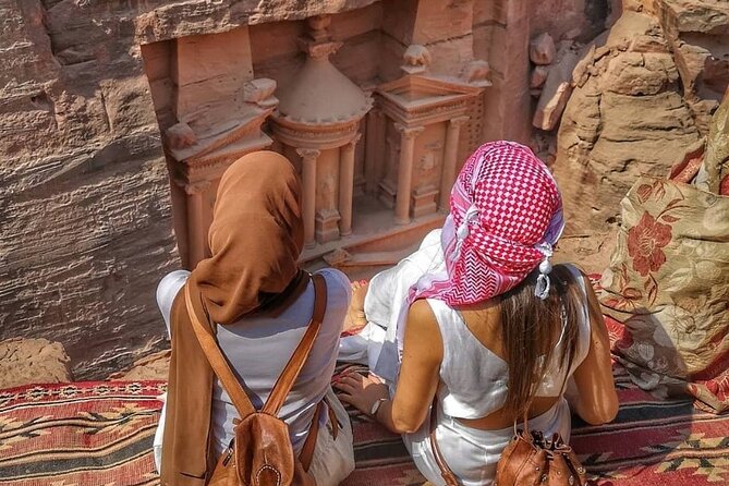 Petra and Little Petra Full-Day Guided Tour from Amman - Entering the Siq and exploring Nabataean architecture