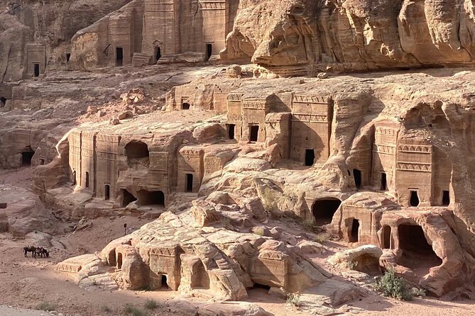 Petra and Wadi Rum in One Day | The Jordanian Mappers - Petra’s Siq: The 1.2 km Corridor Before You Reach the City