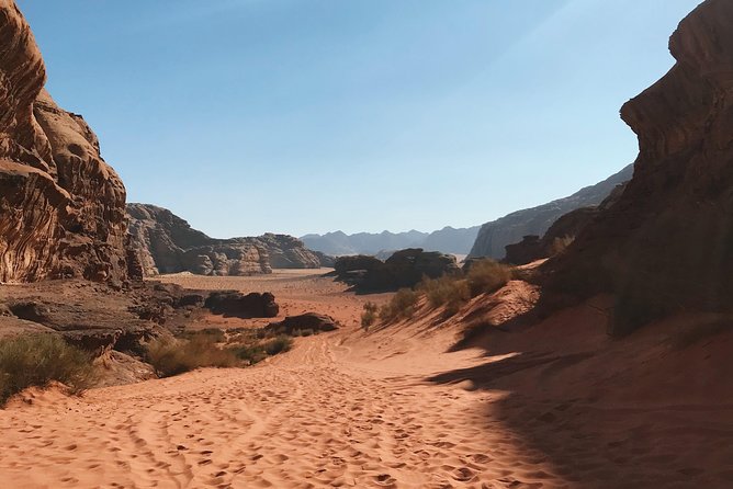 Petra and Wadi Rum in One Day | The Jordanian Mappers - Al Khazneh (The Treasury) and the Moment Most People Remember