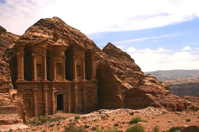 Petra Full-Day Private Tour from Amman or Airport - Reaching Qasr Al Bint and deciding how to finish
