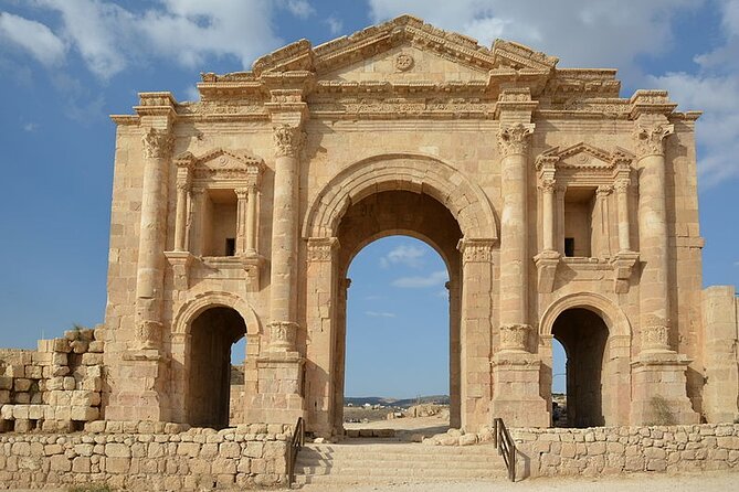 Petra & Wadi Mujeb Private day tour - Petra Time: Majestic Tombs, a Practical Three-Hour Window