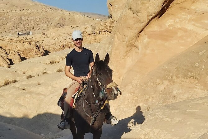 Private Indiana-Jones Archeological Trail Tour - Entering the Siq approach: the Treasury and the narrow passage