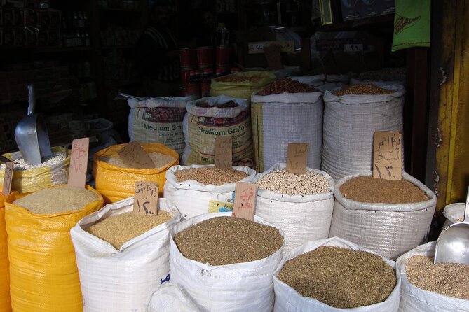 Private Shopping Experience - Snacks and Discounts: The Food Factor You Should Expect