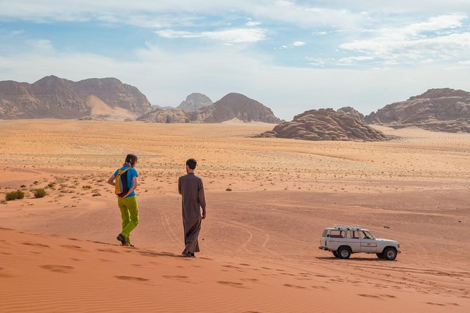 Two-Hour Jeep Safari "Wadi Rum Highlights!" w/ Professional Guide - The Rock Bridge Moment: A Quick Scramble With Big Reward