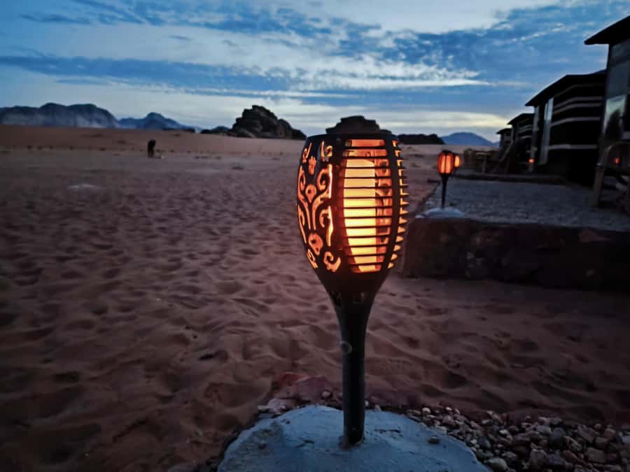Wadi Rum: 1-Night Jeep Tour with Dinner and Breakfast - Why a 1-Night Jeep Tour Works in Wadi Rum