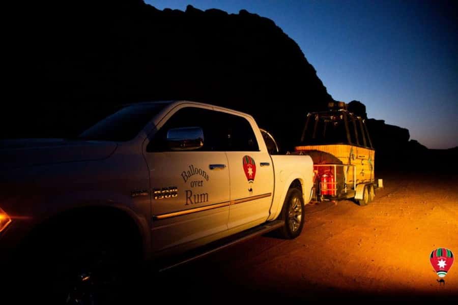 Wadi Rum: Balloons Over Rum - Watching the Balloon Inflate With Tea, Coffee, and Snacks