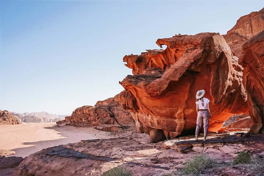 Wadi Rum: Guided Jeep Tour With Overnight Stay and Meals - Key things that make this Wadi Rum tour worth your time
