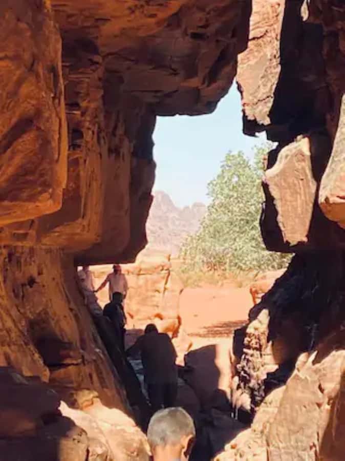Wadi Rum Highlights: 4-Hour Jeep Tour - Morning or Sunset. - Um Frouth Rock Arch: start with a natural frame