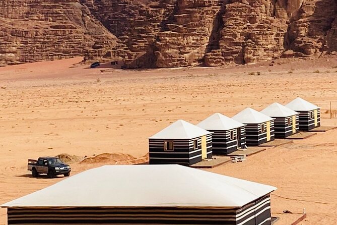 Wadi Rum overnight jeeptour - 1 Day/ 1 Night - The late-day views: rock climb time and the sunset at Um Sabatah